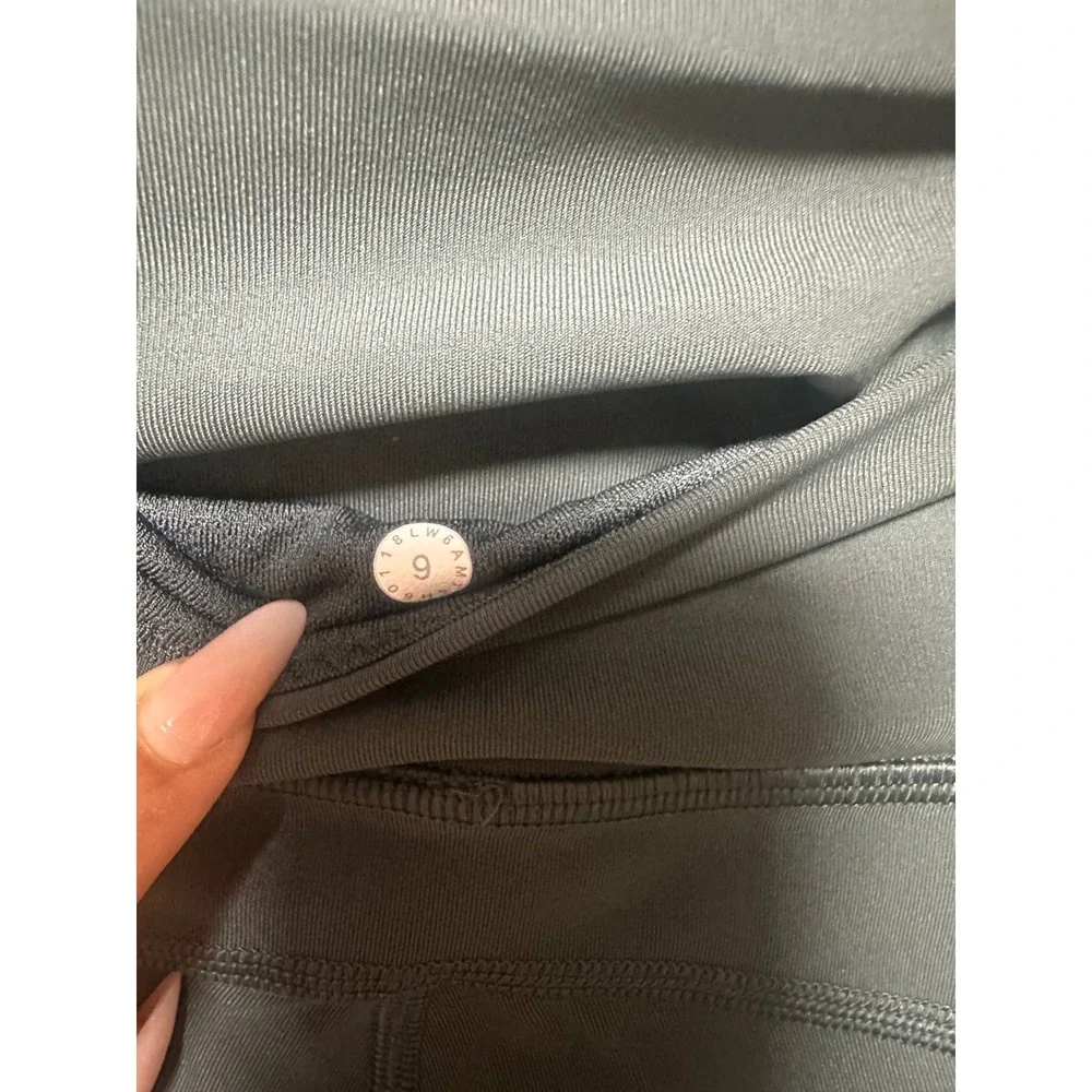 Lululemon Mix and Mesh Crop Size 6 NWT High Rise Luxtreme Mesh Yoga Leggings